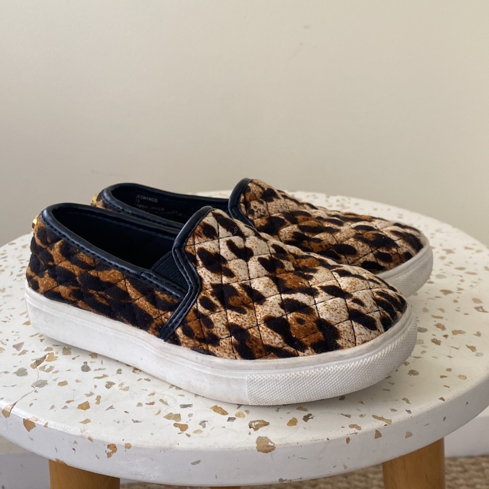 Steve Madden Girls leopard print quilted slip on shoes size 13